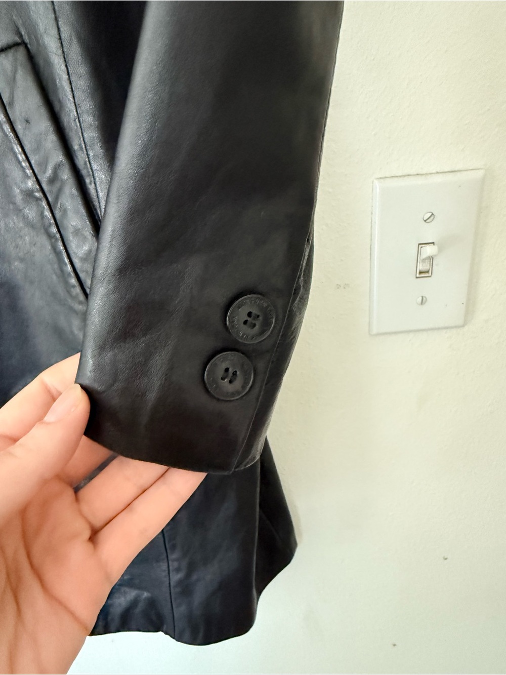 Vintage Leather Trench - Picture 5 of 9